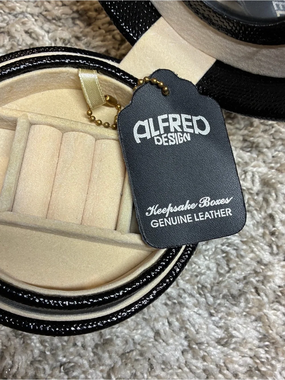 Alfred Design Round Black Leather Jewelry Case Textured Compact Organizer